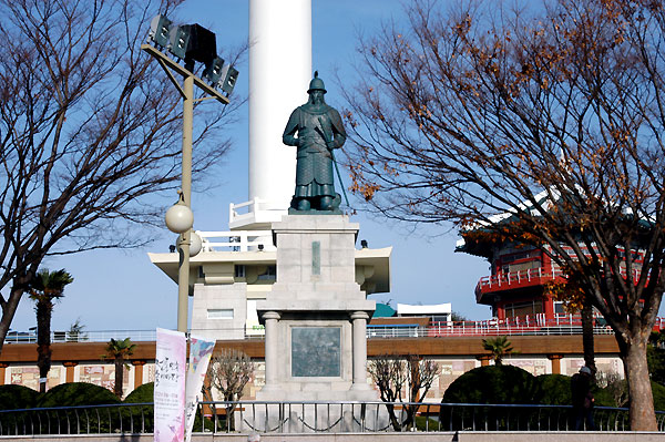 釜山龍頭山公園の釜山タワー