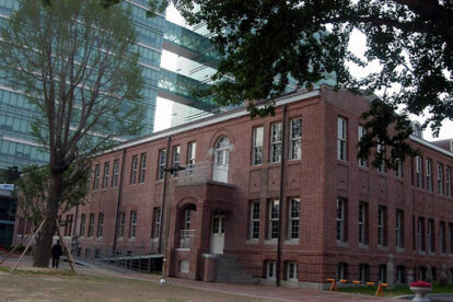 東亞大学校と旧釜山臨時首都政府庁舎