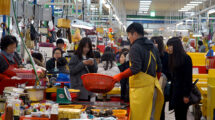 チャガルチ市場の新東亜水産物総合市場