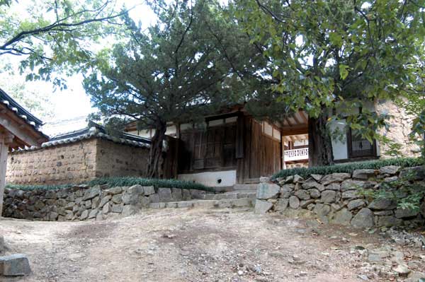 慶州良洞民族村の宗家の書百堂