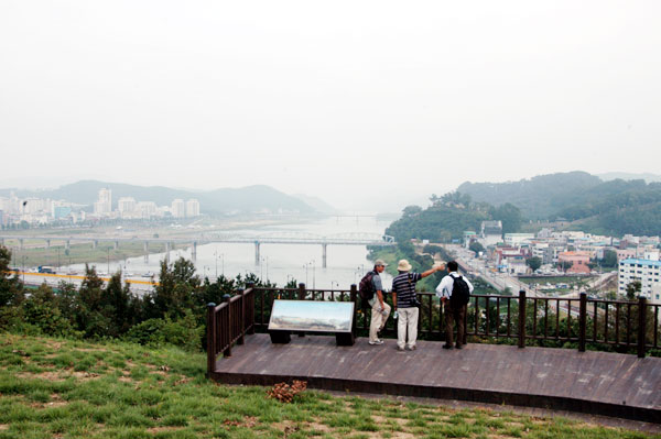 公州艇止山遺蹟