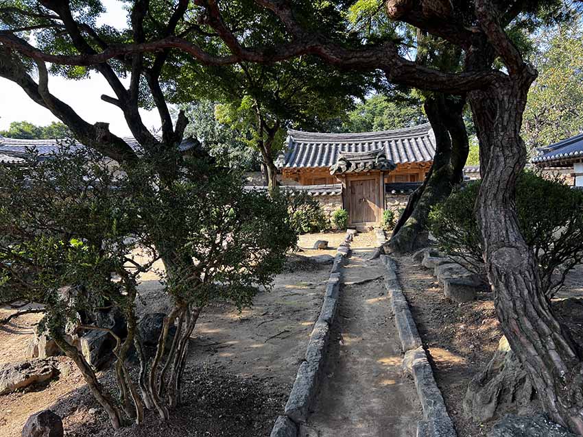 慶州校洞崔氏古宅の祠堂(祖先を祀る建物)