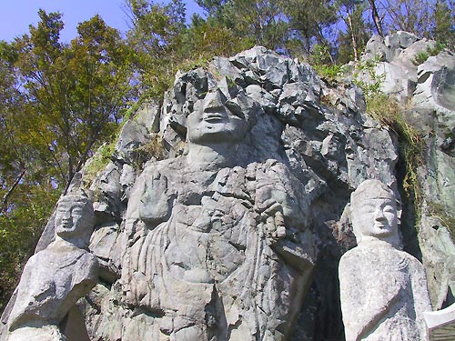 慶州西岳里磨崖石仏
