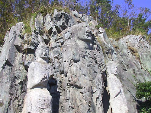 慶州西岳里磨崖石仏