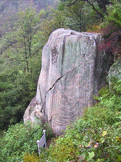慶州藥水溪谷磨崖立仏像