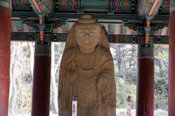 慶州拜里石仏立像