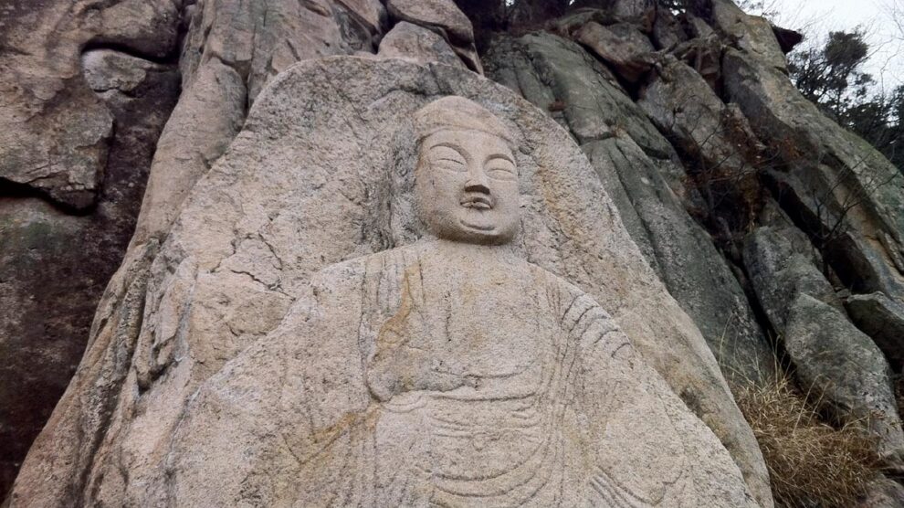 三陵溪谷磨崖釈迦如來坐像
