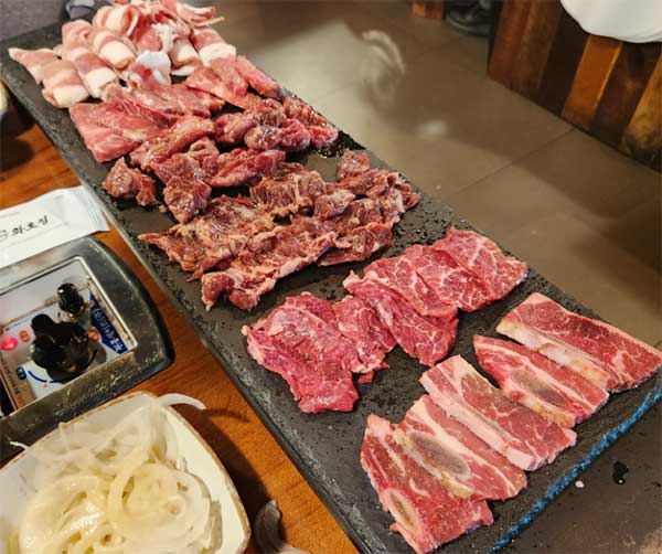 朝鮮火炉チッ 釜田店
1キロ ソハンマリ1プレート