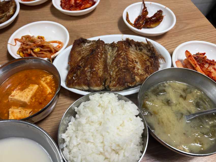 チャガルチ鯖焼き定食通り